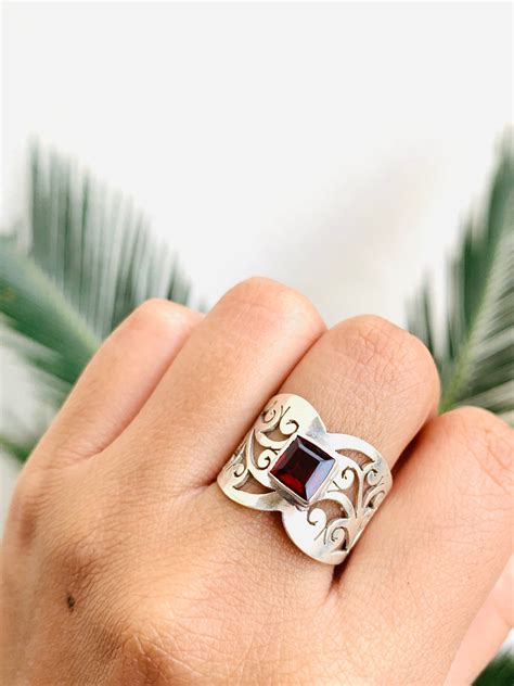 contemporary fashion rings for women